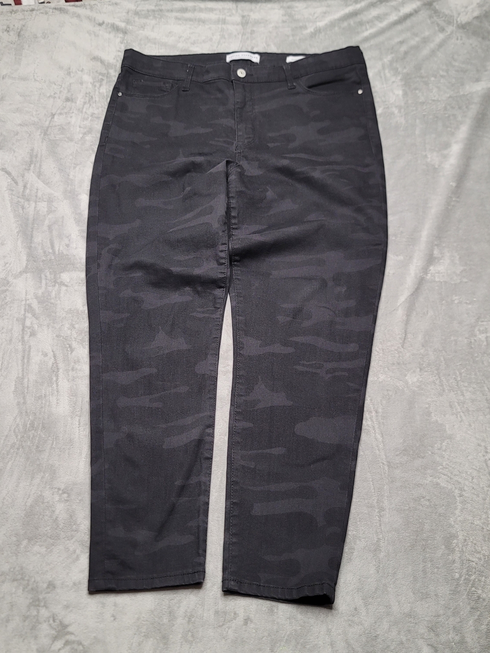 Social Standard by Sanctuary Camo Jeans Women 14 Black Gray Ankle Skinny Stretch